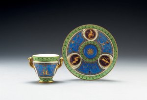 Sevres bleu celeste och ljusgrön mald kopp och fat med två handtag, 1790 av French School