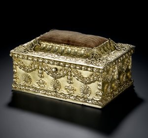 Silverförgylld rektangulär kista med gångjärnslock med nålkudde, från toaletttjänsten Lennoxlove, ägd av Frances Teresa Stewart, hertiginnan av Richmond och Lennox: French, Paris, 1664 - 1665 eller 1668 - 1669 av French School