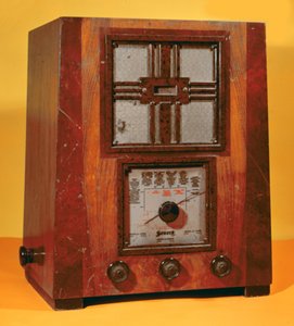 Sonora Radio, ca 1930 av French School