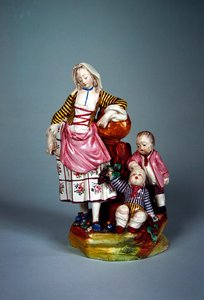 Statyett av en ung kvinna med sina två söner (fajans) av French School