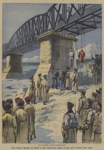 Det rysk-japanska kriget: Ryska trupper hänger tre japanska sabotörer från bron de planerade att spränga (färg litho) av French School
