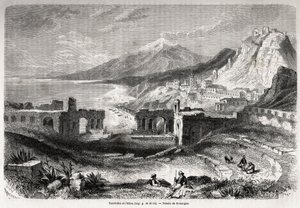 Ruinerna av den antika teatern i Taormina (Tauromenium), vid foten av berget Taurus, med utsikt över den moderna byn Giardini och Etna, teckning av Adolphe Rouargue (1810-187?) och Emile Rouargue (ca1795-1865) för att illustrera Felix Bourquelots dag av French School
