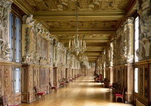 Utsikt över Galerie Francois I, 1528-40 av French School