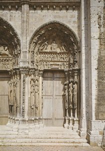 Utsikt över den södra dörren till den kungliga portalen, c.1145-50
