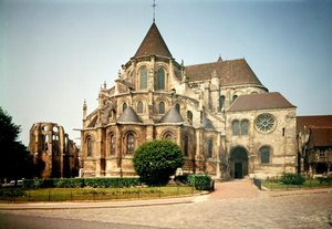 Utsikt över absiden av katedralen Notre-Dame, byggd ca 1150-1220 av French School