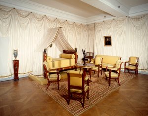 Utsikt över kejsar Napoleon I:s (1769-1821) rum på slottet Malmaison, vid Rueil Malmaison. av French School