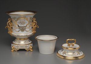 Vitt och guld täckt glasshink, fabrik av Jacob-Petit av French School