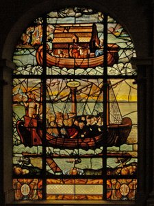 Window in the Charnier (w.3) som föreställer Noahs Ark-berättelse och The Church with Christ and the Faithful av French School