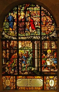 Fönster i Charnier (w.4) som visar de 5000:s matning och mötet och kvällsmaten i Emmaus av French School