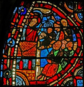 Fönster w22 som visar en scen ur Maria Magdalenas liv - helgonet som predikar i Marseille av French School