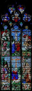 Fönster w25 som visar korsfästelsen med t Hubert och St Christopher; nedan är donatorn Louis de Roncherolles och hustru Francoise de Halluin med St Louis och St Francis av French School
