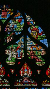 Fönster w6 som visar en scen från Maria Magdalenas liv - helgonens sista nattvard av French School