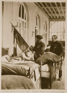 Wounded Chasseur kysser den älskade Tricolour, 1914-19 av French School