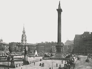 Trafalgar Square, London, 1895. av Frith and Co