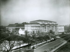 Metropolitan Museum of Art från sydost, New York City, 1909 av G.P. Hall und Sohn