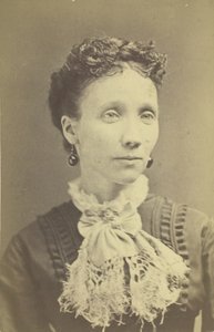Untitled Portrait of Woman, 185099. av G. C. Gilchrest