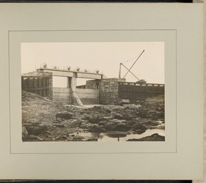 Norton slussar - kanalens framsida av G. Herbert and Horace C. Bayley