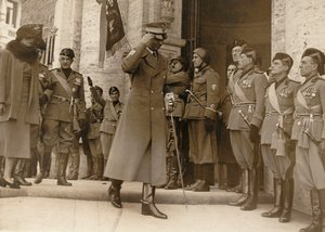 Album MVSN- Schwarzhemden: Die Prinzen von Piemont besuchen das Mutterhaus der Kriegsversehrten in Rom, 02.1938