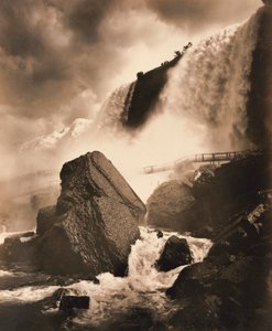 Niagara på sommaren, underifrån