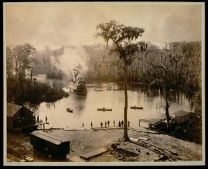 [Akterhjulångare anländer till Silver Springs, Florida, efter en nattlig färd uppför floderna St. Johns, Oklawaha och Silver] av George Barker