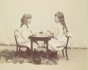 Frances och Ethel de Forest, döttrar till Robert de Forest, ca. 1890. av George Collins Cox