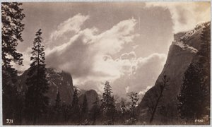 Yosemite Valley, med moln