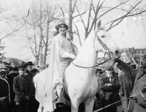 Inez Milholland Boissevain på paraden för National American Woman Suffrage Association