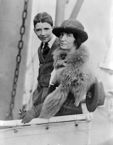 Margaret Sanger och hennes äldre son Stuart i Japan, 1922
