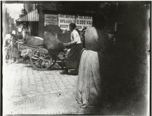 Aktivitet i Houtkopersdwarsstraat och Jodenbreestraat i Amsterdam av George Hendrik Breitner