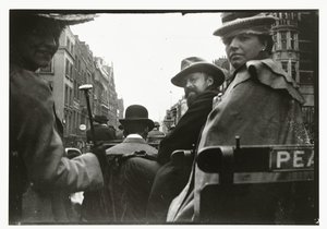 George Breitner och Marius Bauer i en vagn i London av George Hendrik Breitner