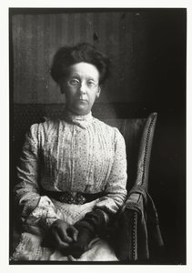 Porträtt av Margaretha Breitner, fotografens syster av George Hendrik Breitner
