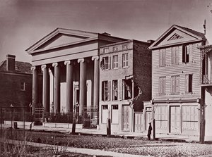 Hibernian Hall, Charleston, ca. 1864. av George N. Barnard