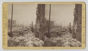 Stereograf av Washington Street från hörnet av LaSalle Street med utsikt österut efter Chicago-branden 1871, 1871 (bw-foto på kortfäste)