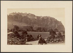 Edinburgh Castle sett från West Princes St. Gardens