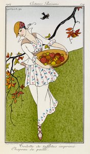 Toilette de taffetas imprime chapeau de paille. Kostymer Parisiens nr.179. En kvinna som bär en sidentryckt outfit och halmhatt. Hon bär en skål med frukt. av Georges Barbier