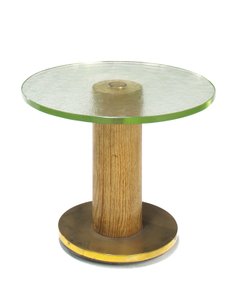 Ett bordsbord i ek, glas och mässing, ca 1930
