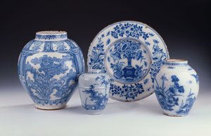 Ett urval av Frankfurt blå och vit keramik i kinesisk stil, c.1680-90 (keramik) av German School