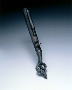 Kombinerad hjullåsnyckel och pulvermått, c.1625-50 (stål) av German School