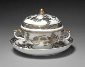 Täckt skål och fat, tillverkare Meissen Porslinsfabrik, Tyskland, 1730-1740 av German School