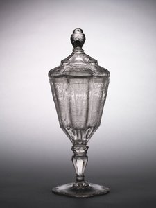 Täckt kopp, Schlesien, ca 1725 (glas) av German School