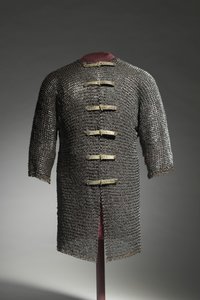 Hauberk, c.1400-1450 (stål- och mässingsringar, nitade med moderna spännen och remmar) av German School
