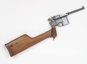 Mauser C96 7,63 mm pistol av German School