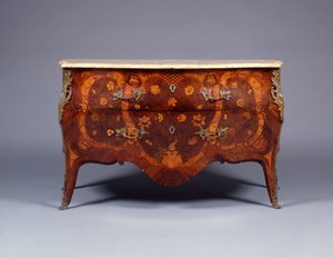 En av ett par intarsia- och parkettkommoder, ca 1765 (lackerad mässingsmonterad kingwood, amaranth, tulpwood & bois satine) (se även 463023) av German School