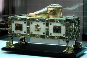 Bärbart altare av St. Andrew, även känt som Egbert-helgedomen, tillverkat av guldsmeder som beskyddats av ärkebiskop Egbert av Trierm ca 980-990 (guld och emalj) av German School