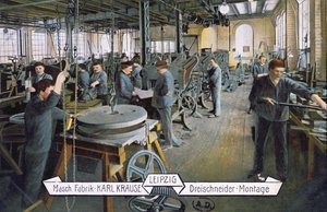 Vykort föreställande Karl Krause-fabriken i Leipzig, ca 1905 (färgat foto) av German School