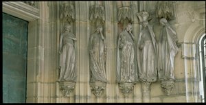 De fem dåraktiga jungfrurna, jambfigurer från paradisportalen, figurer ristade ca 1250, veranda byggd ca 1350 (se även 173982 och 173984) av German School