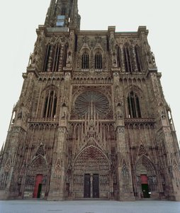 Västra fasaden av Strasbourgs katedral, påbörjad 1277 av German School