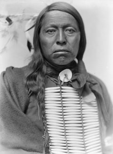 Sioux-hövdingen Flying Hawk, ca 1900 av Gertrude Käsebier