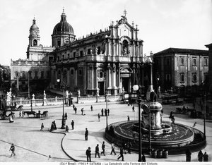 Piazza del Duomo i Catania, med katedralen tillägnad St. Agatha och elefantfontänen, ca 1900