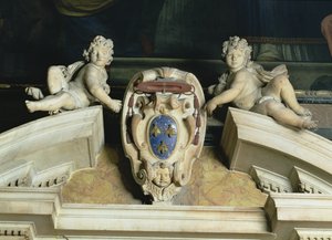 Interiörvy av Barberini-kapellet, detalj av dekorativ fronton av två keruber som stöder en vapensköld marmor, lapis lazuli